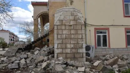 Yıldırım cami minaresini yıktı