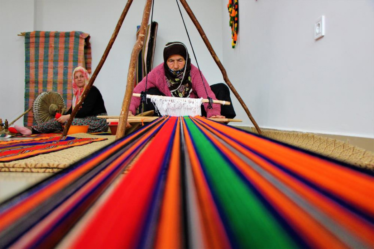Eski kazaklar ‘cecim' adlı kilime dönüşüyor