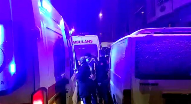 Kars'ta korkutan yangın: mahsur kalan 40 kişi kurtarıldı