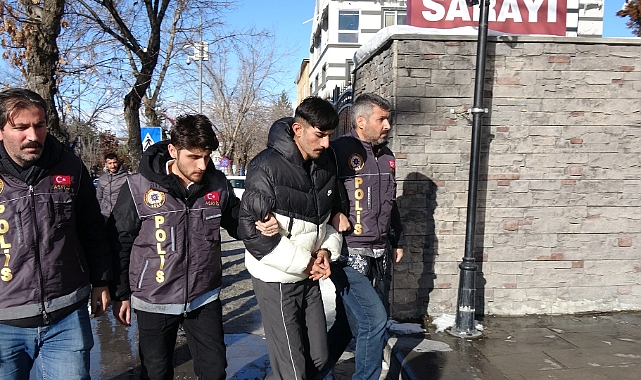 Erzurum'da Çay Ocağına Silahlı Saldırı: Güvenlik Kameraları Olayı Kaydetti